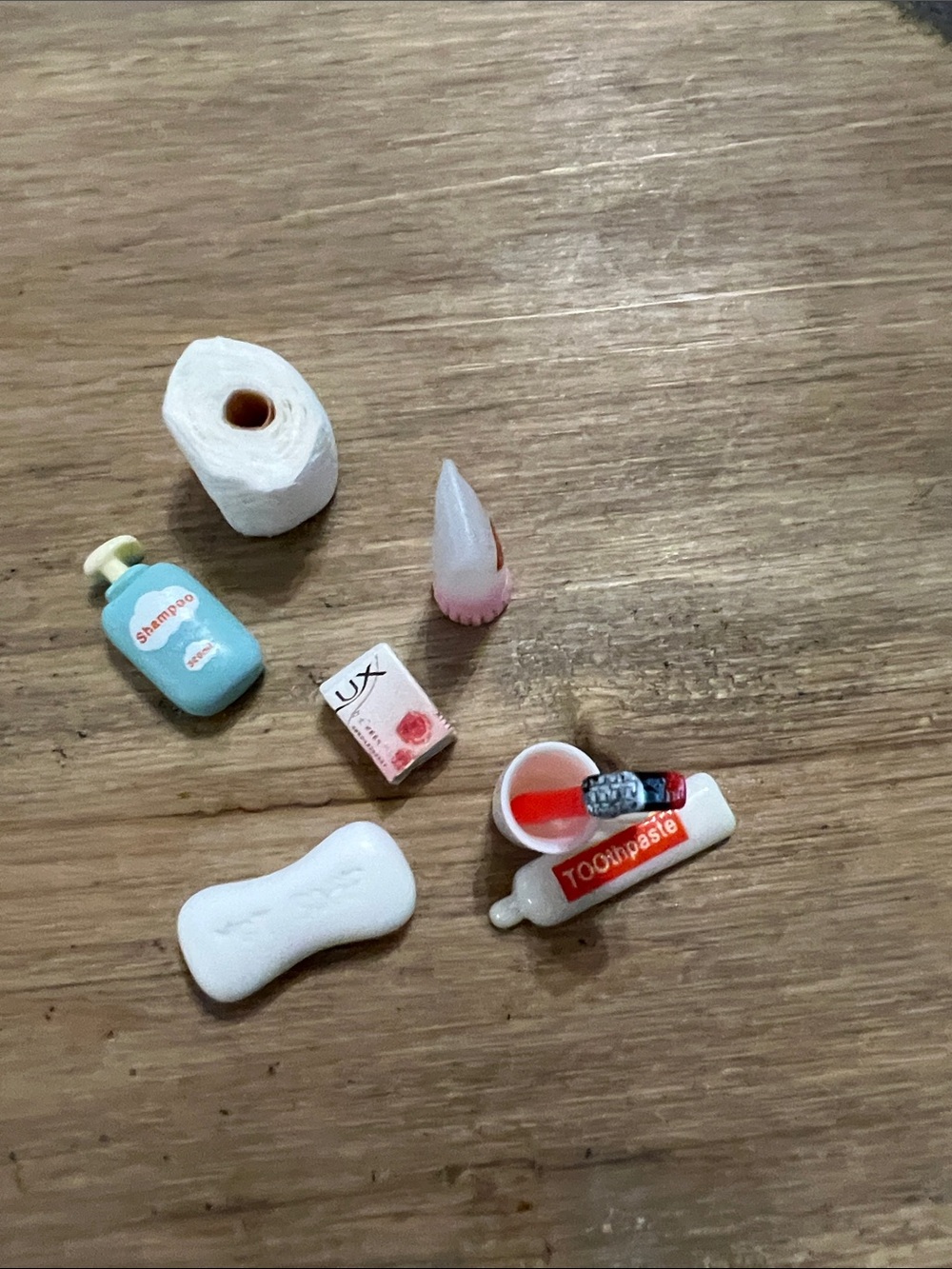 3/$18 Miniature Dollhouse Bathroom Accessories Set - Lot 2134 - Picture 2 of 4
